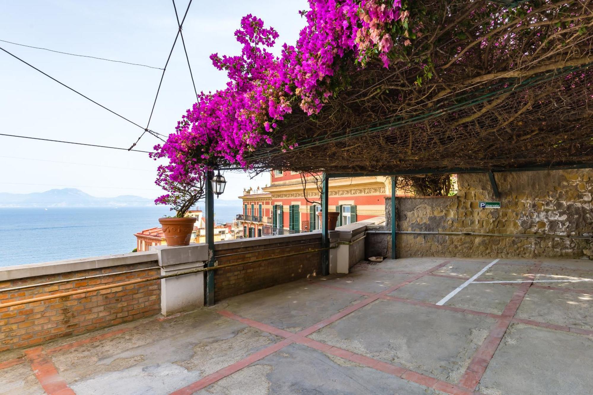 Villa Dolcevita With Parking By Napoliapartments 외부 사진