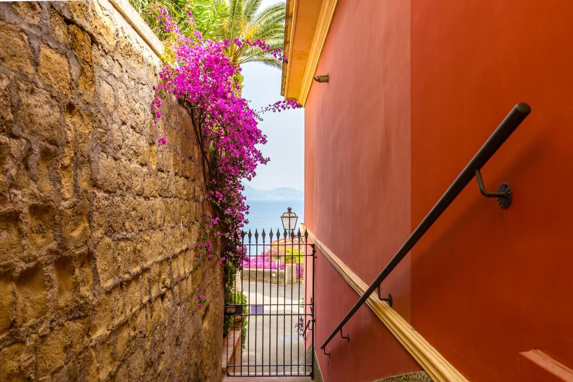 Villa Dolcevita With Parking By Napoliapartments 외부 사진